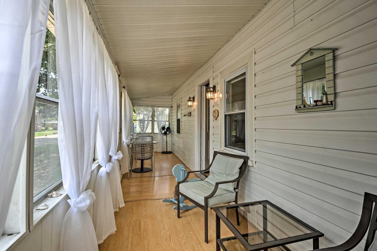 The Blue Crab Cottage - 3 Blocks From The Beach! Колониал Бийч Екстериор снимка